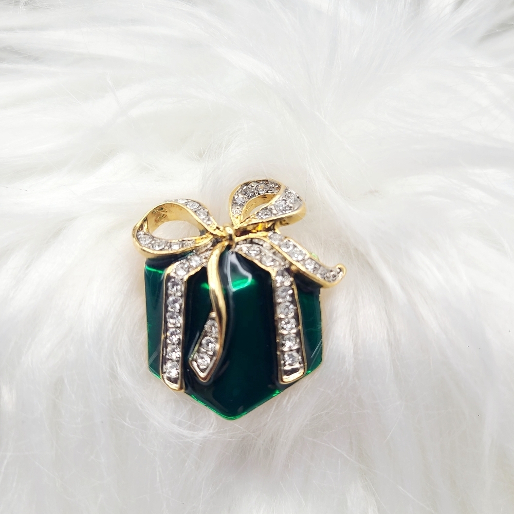 Elegant Vintage Brooch- Green & Gold Giftbox with Bow & Rhinestones